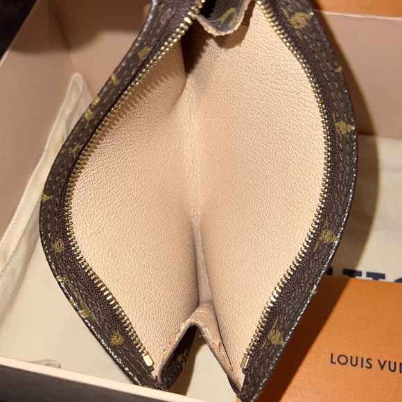 Authentic Louis Vuitton pochette monogram - Picture 9 of 15